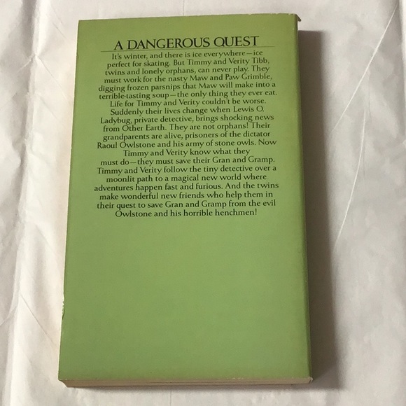 🎁5 for $10 Sale🎁The Owlstone Crown, by X.J. Kennedy, paperback 1983,cover wear - Picture 2 of 4